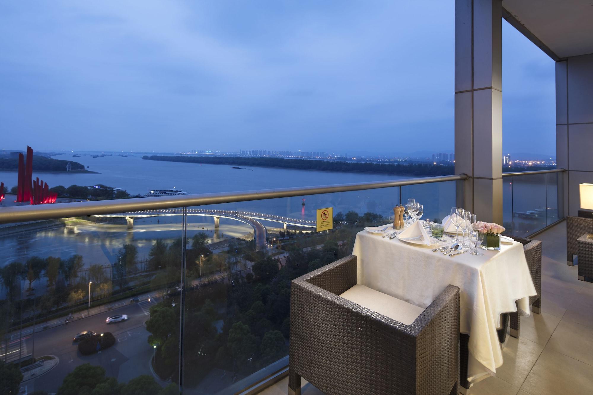 Hilton Nanjing Riverside Exterior foto